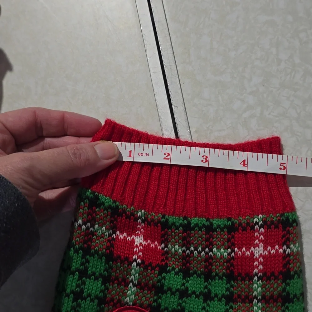 Dog sweater size‎ small